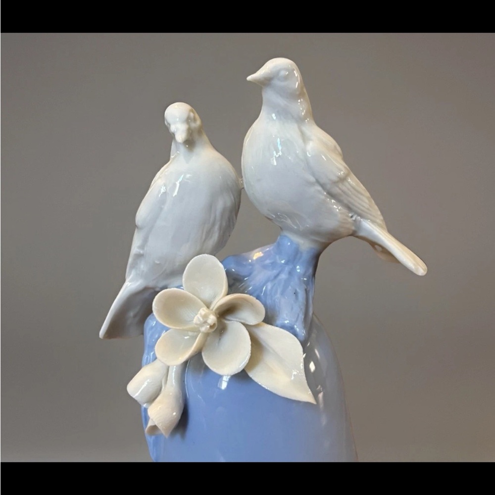 Capodimonte Porcelain Bell - 2 Doves - Made in Italy (rare)